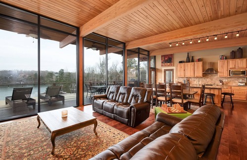 Cullman House | Beautiful Lake House with Breathtaking Views all Year!