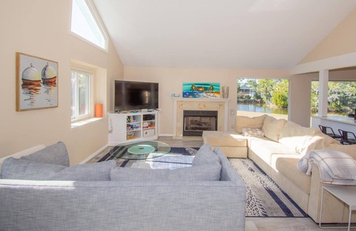 Blue Heron Lake House | Beautiful lakefront home on Fripp Island, overlooking Blue Heron Lake
