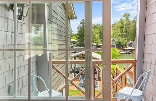 Eclectic House | Beautiful Lakefront Home - The Great Escape