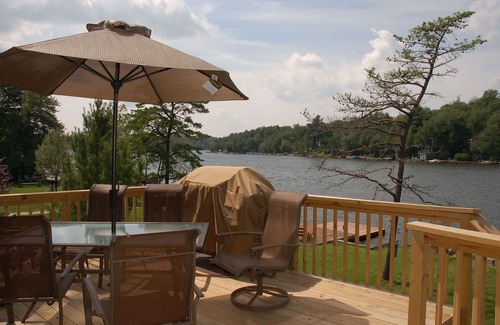 Lake Harmony House | Beautiful Lakefront Home - Hot Tub, Sauna, Pool Table