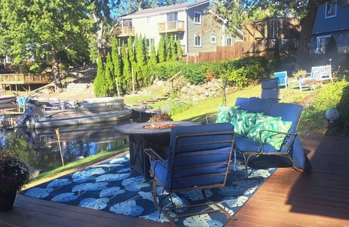 Oxbow House | Beautiful Lakefront Home with kayaks/paddleboats included! Pets allowed!