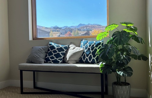 Ogden House | Beautiful Lakehouse on Pineview Reservoir near 3 ski resorts