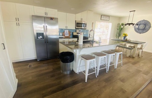 Grove House | Beautiful Lakeview House Family Friendly Couples Retreat Private Swim/Boat Dock