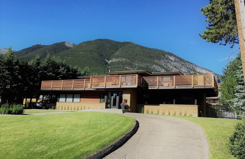 Banff House | Beautiful large home in the heart of Banff, walking distance to everything.
