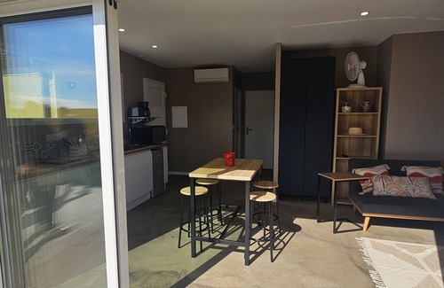 Mondragon House | Beautiful little house overlooking the vineyards