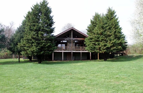 Dandridge Cabin | Beautiful Lodge for groups/families, short walk from Douglas Lake.