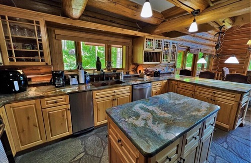 Purgatory Cabin | Beautiful Log Cabin 2 Miles to Purgatory Resort with Hot Tub