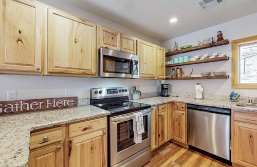 Ruidoso Cabin | Beautiful log cabin high above the Rio Ruidoso River. The Log & Order Cabin.