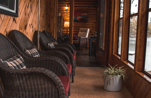 Mattawa Cottage | Beautiful Log Cottage on Historic Mattawa River - Lake Chantplein