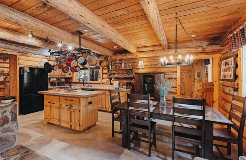 Sisters House | Beautiful Log home outside of Sisters, OR