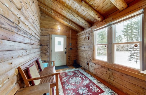Twin Mountain House | Beautiful log home w/patio - perfect for outdoor enthusiasts, dogs OK