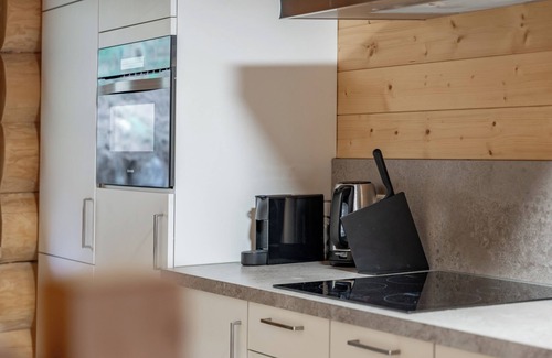 Jenig Ski Chalet | Beautiful log house near top ski resort