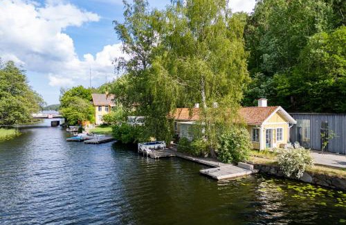 Hasthagen Cabin | Beautiful luxury family home surrounded by nature and water and only 15 minutes from city center