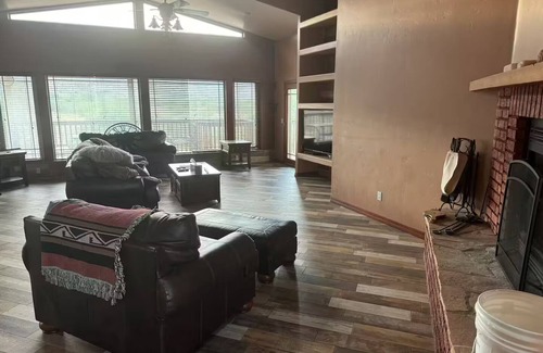 Pearce House | Beautiful, luxury house on gated 10 acres. Quiet and serence.