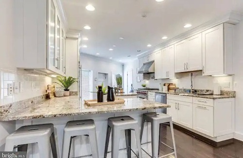 Upper Fells Point House | Beautiful Luxury waterfront Property,clean,Fully sterilized,Family oriented.
