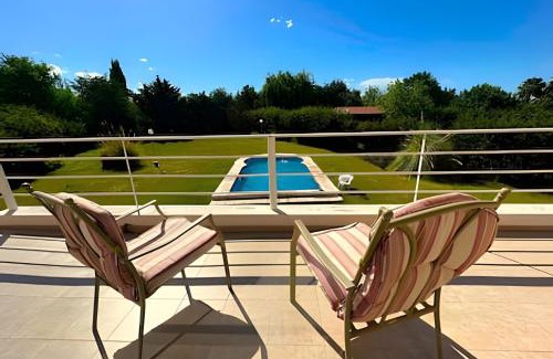 Bajo Lunlunta House | Beautiful Mansion w/Pool&Jacuzzi-Gated Community