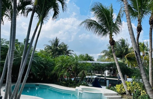 Downtown Fort Lauderdale House | Beautiful Mid-Century Modern SFR on the water , 10 minutes from Las Olas Blvd