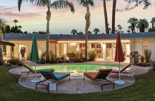 Deepwell Estates House | Beautiful Mid-Century Modern Home in Deepwell