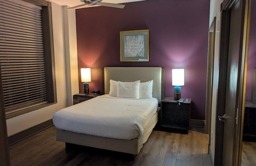French Quarter Resort | Beautiful Modern 1 Bedroom Signature @ Nola walking distance from Bourbon Street