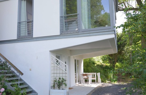 Coburg House | Beautiful modern bungalow with terrace and large garden