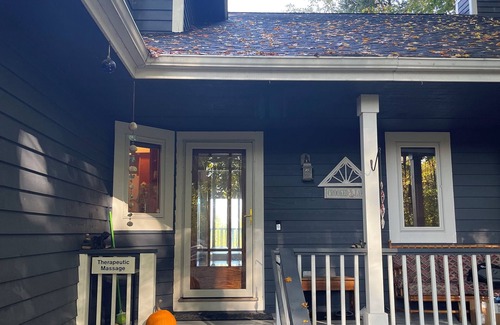 Petoskey House | Beautiful modern Petoskey home with lake frontage, dock and boat slip.