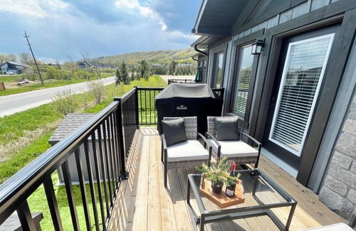 Craigleith Ski Chalet | Beautiful Mountain Getaway! Next to the best hiking, biking, swimming & sailing