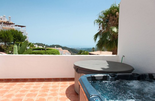 Istan Apartment | Beautiful New 3 Bed Duplex Apartment - Hot Tub - 6 mins Banus - Golden Mile