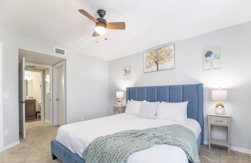 North Naples Apartment | Beautiful New Apt only 10 minutes to the Beach!