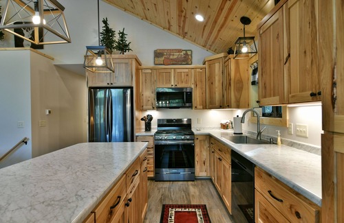 Trego Cabin | Beautiful new cabin available to rent!
