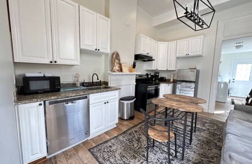 Tulane - Gravier House | Beautiful New Orleans Shotgun Home 7 mins to FQ