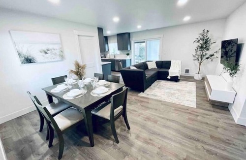 Everett House | Beautiful NEW Rambler style
