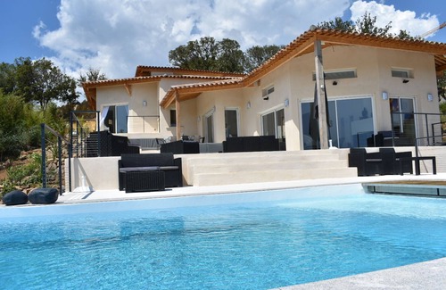 Santa Giulia Villa | Beautiful new villa of 300 m2, sea view, pool, spa, sauna, gym