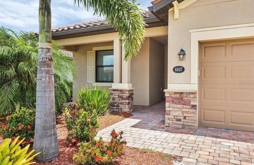 Bradenton House | Beautiful, Newer Home in River Strand! Endless Fun!