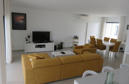 Foz do Arelho Villa | Beautiful newly built villa in Foz do Arelho within walking distance of lagoon and ocean