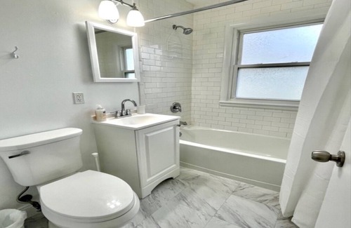 Monona Apartment | Beautiful, Newly-Updated Madison Apartment
