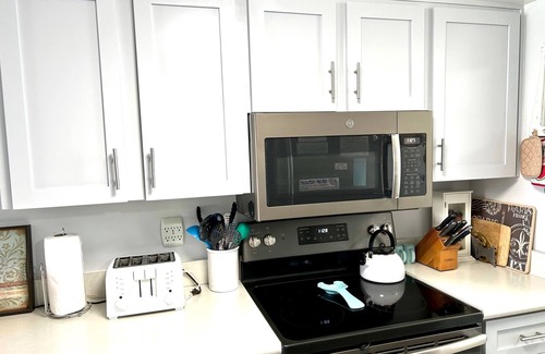 Point East Condo | BEAUTIFUL OCEAN VIEW, 2 BEDROOM CONDO. UNBELIEVABLE DISCOUNT. ENJOY OFF SEASON.