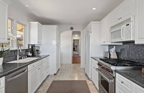 Summerland House | Beautiful Ocean Views & great location!