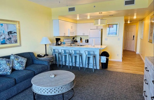 Seabreeze Historic District Resort | Beautiful Ocean Walk 2bed/2bath Lock Off. in Daytona Beach, FL!