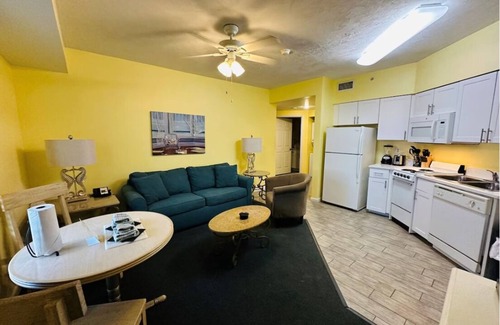 Seabreeze Historic District Resort | Beautiful Ocean Walk 2bed/2bath Lock Off. in Daytona Beach, FL!