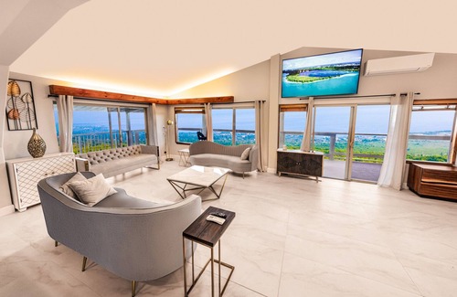 Kailua-Kona House | Beautiful Oceanview Home and Studio