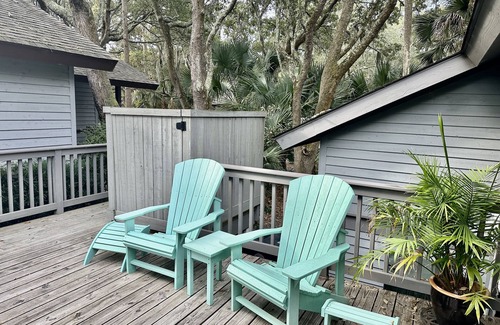 West Beach Cottage | Beautiful Oceanwoods Cottage with Sunroom - Close to Beach and Night Heron Park
