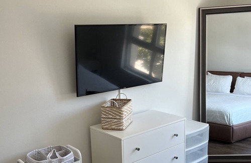 Old Pasadena Apartment | Beautiful Old Town Pasadena Resort Like Apartment!