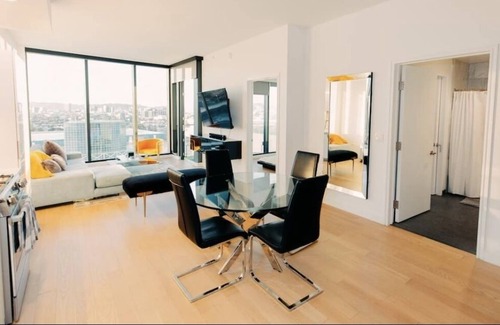 Los Angeles Condo | Beautiful One Bedroom, One Balcony in the heart of LA