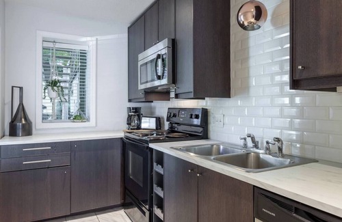 Southmoreland Condo | Beautiful One Bedroom With King Bed | 07