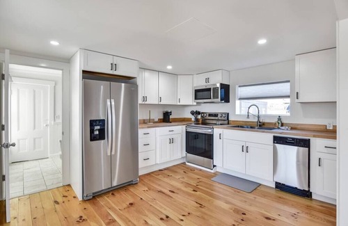 Augusta Apartment | Beautiful Open Concept 1 bedroom