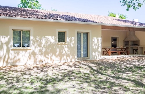 Saint-Paul-en-Born House | Beautiful private villa for 10 guests with A/C, WIFI, TV, terrace and pets allowed
