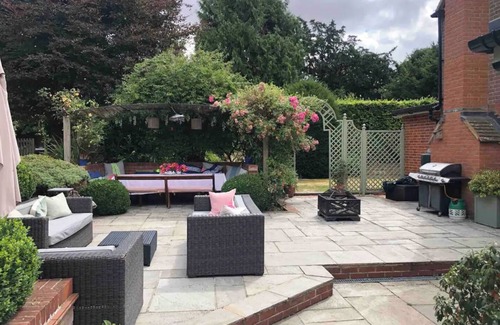 Oakley House | Beautiful Period Country House with Heated Pool