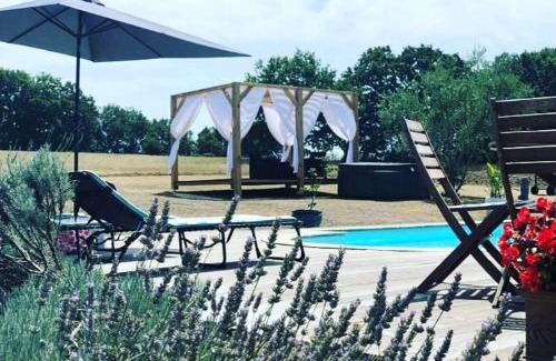 Pujols House | Beautiful pigeonnier with sensational surroundings