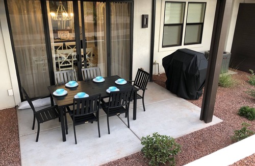 Ivins House | Beautiful Poolside Townhome at Ocotillo Springs in Santa Clara