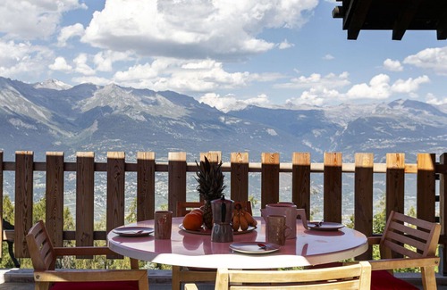 Les Mayens-de-Sion House | Beautiful private villa with WIFI, private pool, TV, terrace, pets allowed and panoramic view